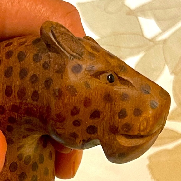 African Safari Big Cat Hand Carved Wood Folk Art Spotted Leopard Cheetah Figure - Picture 5 of 11